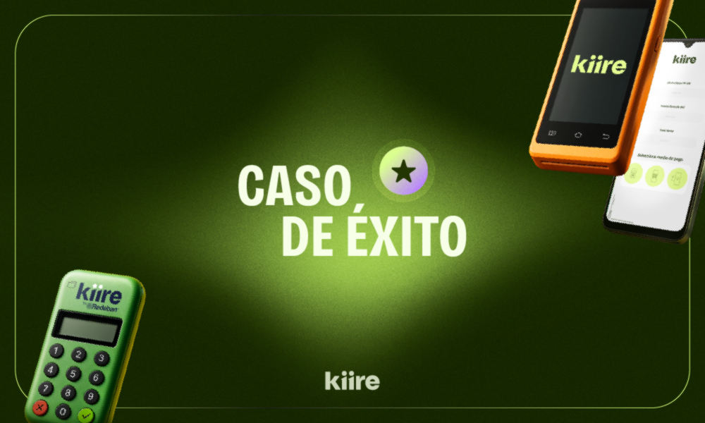 Texto 'CASO DE ÉXITO' junto a datáfonos y app de Kiire sobre fondo verde oscuro