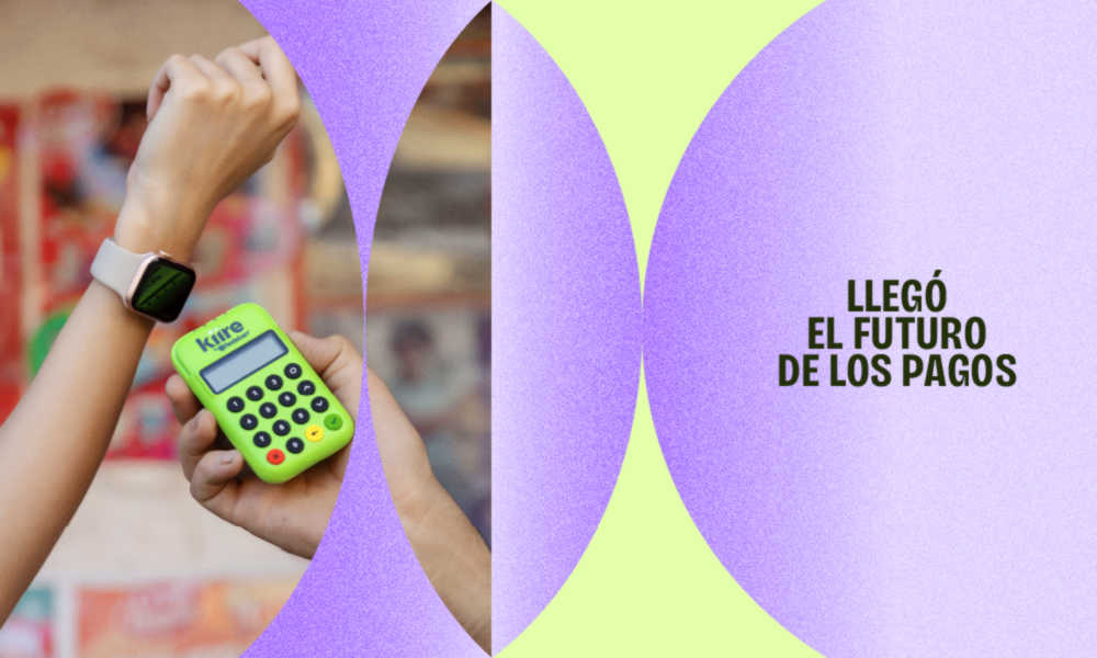 Persona pagando con reloj inteligente en un dispositivo Kiire. Texto: Llegó el futuro de los pagos.