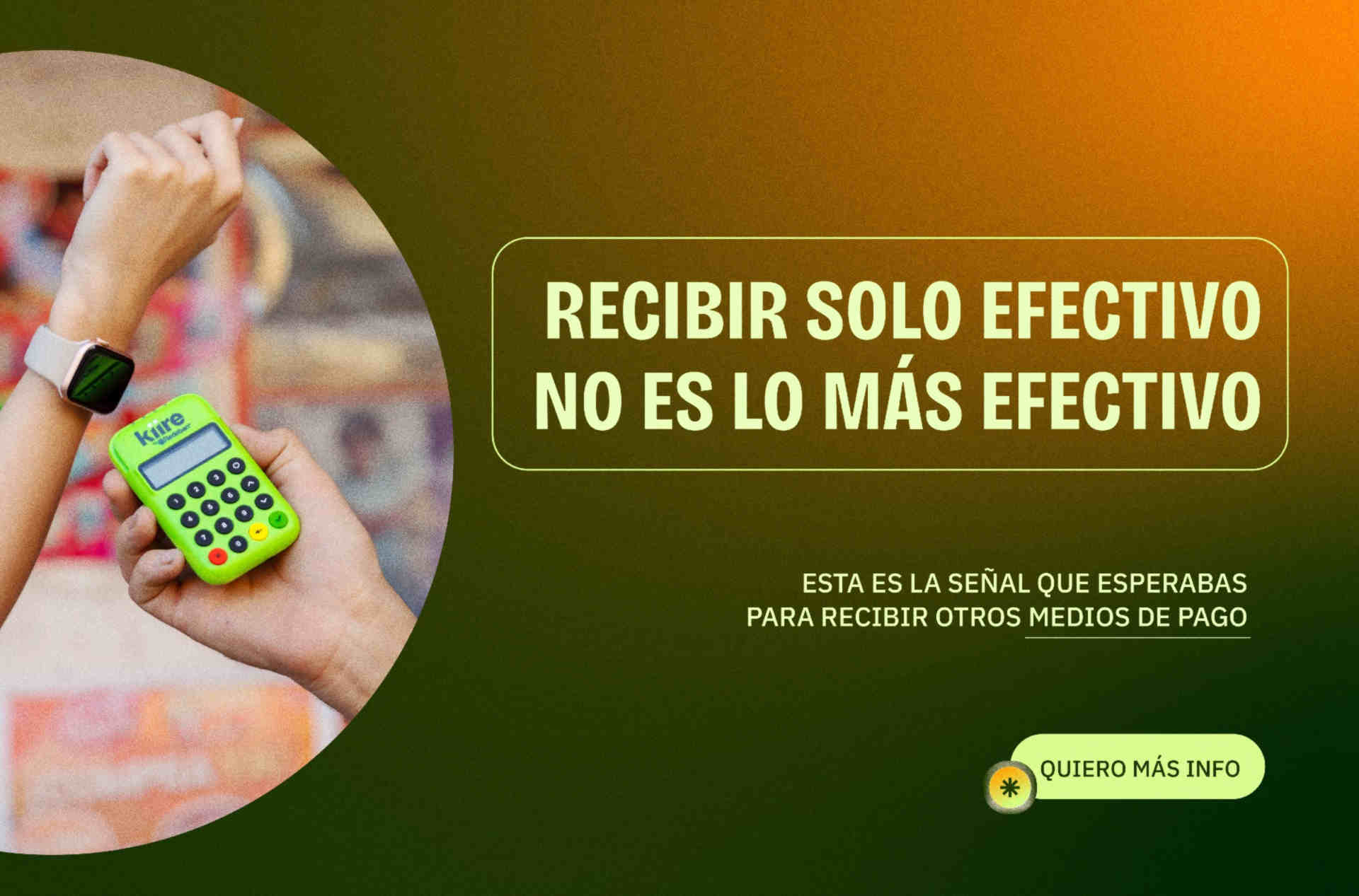Persona pagando con reloj en datáfono Kiire. Texto: Recibir solo efectivo no es lo más efectivo
