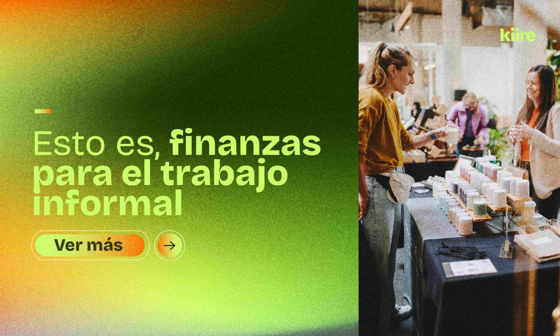 Mujer interactuando con la vendedora en el stand de una feria comercial, junto al título: Esto es, finanzas para el trabajo informal.